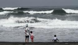 Awas! Gelombang Tinggi hingga 6 Meter Ancam Perairan Selatan Jawa Tengah<