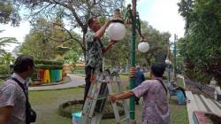 Taman Kota Mataram Dipercantik, Ornamen dan Bola Lampu Diganti