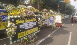 Karangan Bunga Terus Berdatangan ke Rumah Dinas Ridwan Kamil, Berduka Meninggalnya Emmeril