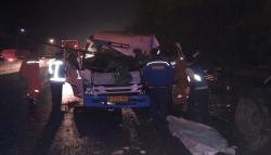 Bodi Samping Elf Terlepas akibat Hantam Truk Parkir di Tol Cipularang, 3 Tewas