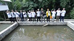Relawan Latih Warga Ciamis Budi Daya Ikan dan Deklarasi Dukung Sandiaga Uno<