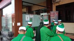 Penuhi Panggilan Polda Jatim, 18 Anggota Khilafatul Muslimin Datang Berjubah
