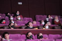 Bareng Anak-anak Muda, Menko Luhut Nonton Film Ngeri-Ngeri Sedap