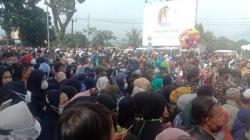Ratusan Polisi dan TNI Siaga, Ribuan Warga Berjubel di Lokasi Permakaman Cimaung Bandung