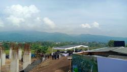 Indahnya Makam Eril, Menghadap Gunung dan Hamparan Sawah yang Mulai Menguning 