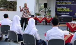  PPDB SMA/SMK Negeri di Jateng Dibuka, Ganjar: Jaga Integritas, Nggak Usah Titip-titip