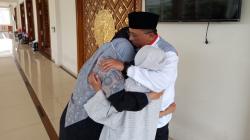 Ketua DPW PKS Jabar Berangkat Haji, Dilepas dengan Peluk dan Tangis Anak-Istri<