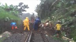 Jalur Kereta Sukabumi-Bogor Tertutup Longsor, 2 Perjalanan KA Pangrango Dibatalkan<