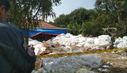 Diduga Sengaja Dibuang, Limbah Popok Bayi Menggunung di Desa Mekarjaya Karawang