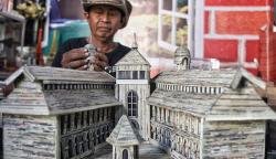 Kerajinan Miniatur Gedung Berbahan Koran Bekas Dijual hingga Rp7 Juta