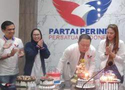 Ketua DPW Perindo Jambi Terharu, Ultahnya Diwarnai Aksi Bagi-Bagi Nasi Kotak