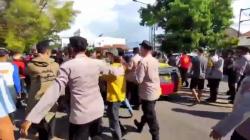 Aksi Protes Warga Lemahwungkuk Cirebon terkait Bongkar Muat Batubara Berujung Ricuh<
