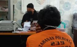 Bekap Mulut, Ayah di Samarinda Perkosa Anak Tiri saat Nonton TV