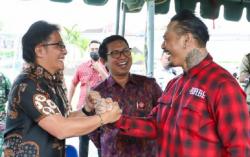 Jerinx Terima Alat Musik untuk Warga Binaan Lapas Kerobokan