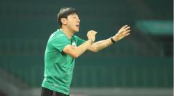 Kelakuan Unik Shin Tae-yong sebelum Pertandingan Bola Dimulai, Nomor 3 Paling Menjadi Sorotan