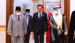 Foto Menhan Prabowo Sambut Kedatangan Presiden Jokowi di Bandara Abu Dhabi