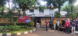Jenazah Tjahjo Kumolo Tiba, Pelayat Penuhi Rumah Duka