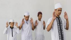 Tata Cara Sholat Idul Fitri Beserta Bacaan Niat dan Takbirnya<