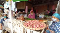 Harga Bawang Merah Tembus Rp65.000 per Kg, Pedagang dan Konsumen Mengeluh