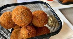 5 Makanan yang Cocok untuk Dijual Online, Ada Bitterballen dan Tteokbokki Paling Laku 