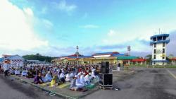 Salat Idul Adha di Bandara, Warga Sampit: Tak Bisa Setiap Hari, Ini Momen Khusus