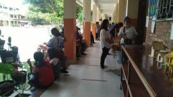Libur Usai, Emak-Emak Pematangsiantar Ikut Sekolah di Hari Pertama Ajaran Baru