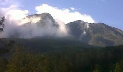  Misteri 3 Puncak Gunung Lawu, Ada Tempat Meditasi hingga Sumber Mata Air bagi Pendaki