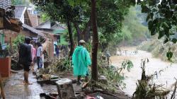 BMKG: Hujan Deras Disertai Petir dan Angin Kencang Berpotensi Landa Garut selama Sepekan<