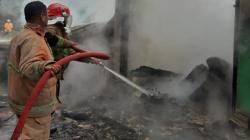 Gegara Puntung Rokok, Kios Bensin Eceran di Gunungpuyuh Sukabumi Ludes Terbakar