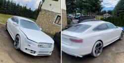 Cat Mobil Sendiri Biar Keren, Hasilnya Sedan Mewah Ini Malah Jadi Cemong