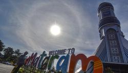 Penampakan Fenomena Halo Matahari di Mataram