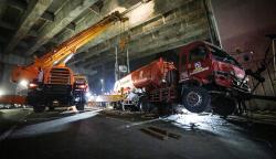 Proses Pengangkatan Truk Tangki Berisi 25 Ton Bio Solar yang Kecelakaan di Cibubur