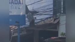 Pekerja Nyaris Tewas Tersengat Listrik saat Perbaiki Atap Toko Gadai di Cibogo Subang