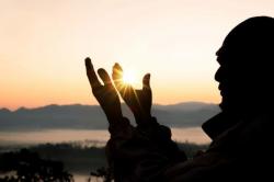 13 Amalan Pembuka Rezeki agar Berlimpah Berkah, Mulai Sholat Dhuha hingga Sholawat Nariyah