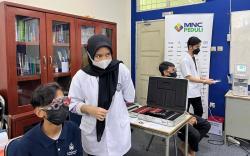 Pemeriksaan dan Kaca Mata Gratis dari MNC Peduli serta Essilor, Sekolah SMART Ekselensia: Sangat Membantu