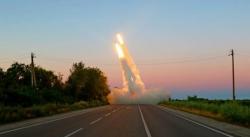 Ukraina Dilaporkan Hujani Desa di Luhansk dengan Roket HIMARS Kiriman AS