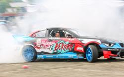 Wagub Sumut Musa Rajekshah Pamer Aksi Drifting Pakai Mobil Pembalap Akbar Rais<