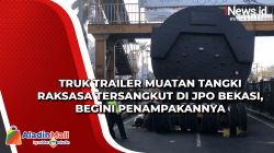 Truk Trailer Muatan Tangki Raksasa Tersangkut di JPO Bekasi, Begini Penampakannya<