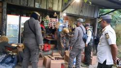 Satpol PP Gerebek Warung Kelontong yang Simpan 297 Botol Miras di Bogor<