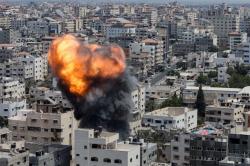 Sejumlah Ledakan Guncang Gaza, Israel Klaim Serang Pabrik Roket Hamas