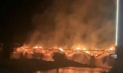 Duh! Jembatan Lengkung Kayu Terpanjang Berusia 900 Tahun di China Musnah Dilalap Api