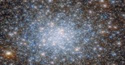 Hubble Tangkap Gambar Gugus Bola, Kumpulan Puluhan Ribu Bintang 