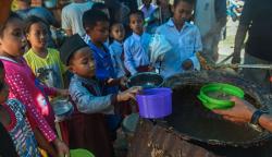 Bagi-Bagi Bubur Asyura Memperingati 10 Muharam 1444 H di Palembang