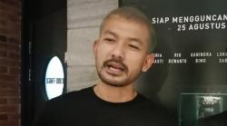 Berperan sebagai Sekuriti di Film Kamu Tidak Sendiri, Rio Dewanto: Ini Pengalaman Baru
