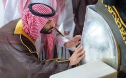Putra Mahkota Pimpin Upacara Pencucian Kakbah, Airnya Campuran Zamzam dan Mawar