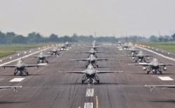 Melihat Formasi Elephant Walk Pesawat Tempur dan Helikopter Jelang HUT ke-77 Kemerdekaan RI