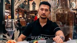 Kisah Sukses Crazy Rich Surabaya yang Mulai Bisnis dari Jualan Stiker