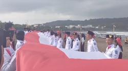 Bendera Merah Putih 1.000 Meter Membentang di Pantai Barat-Timur Pangandaran<