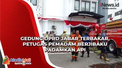 Gedung DPRD Jabar Terbakar, Petugas Pemadam Berjibaku Padamkan Api<