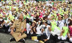  Bahagianya Anak Petani Transmigran Ini Dapat Hadiah Biaya SPP 2 Semester dari Ganjar